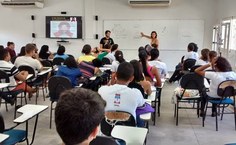 Ms. Giana Raquel Rosa, docente do ICBS e coordenadora da PROGRAD