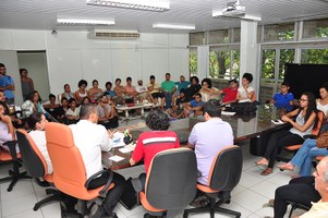 Gestão da Ufal recebe estudantes que reivindicam melhorias na RUA