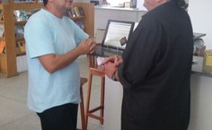 Professor Bayerlein sendo recepcionado na Edufal