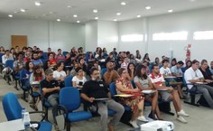 Representantes dos três segmentos universitários e militantes de partidos políticos lotaram o auditório do CIC