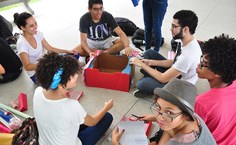 Estudantes fizeram caixas coletoras para doação