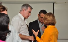 Diretor da FDA José de Barros (camisa branca)