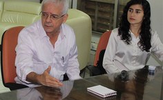 Coordenador do Paespe, professor Roberaldo de Souza, ao lado de Geyza Correia, ex aluna do Paespe e, atualmente, mestranda do Icat e vice coordenadora do programa