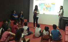 Equipe do Memorial palestra para as crianças