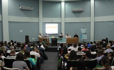Palestra no auditório da Feac