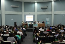 Palestra no auditório da Feac