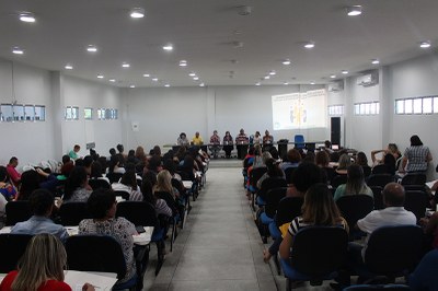 Auditório do CIC  lotado no debate sobre direitos humanos e  resgate da cidadania