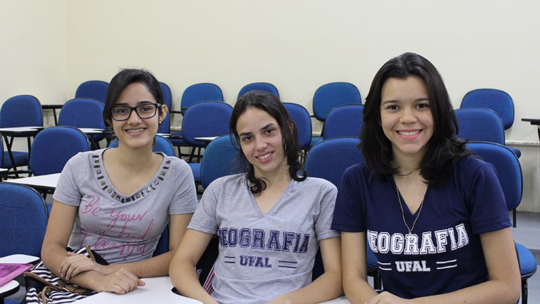 Rívia Figueira, Sandra Matirolla e Tereza Lopes, destacam a importância do conhecimento para a formação acadêmicaIMG 1090