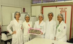 Brigadeiro feito com a leguminosa alfarroba