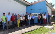 Servidores dos diversos setores da Sinfra com a reitora Valéria Correia e vice reitor José VieiraIMG 1205