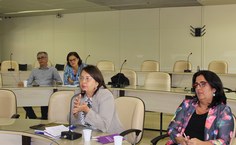 A superintendente do Hospital Universitário, Maria de Fátima Siliansky, interviu na reunião