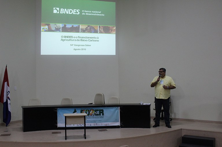 Claudio Almeida destaca a participação do BNDS em programas para a área de agricultura do país