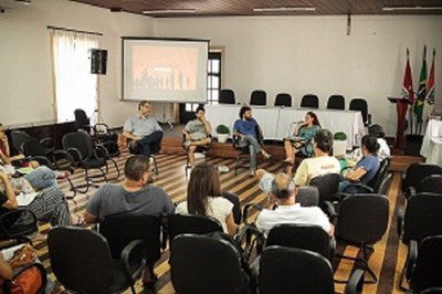 Apresentação de trabalhos acadêmicos é uma das atividades do 6º Encontro de Cinema Alagoano (Foto - Vanessa Mota)