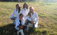 Jana Kelly (à direita) e suas colegas de curso na Fazenda São Luiz, onde está instalada a UE de Viçosa