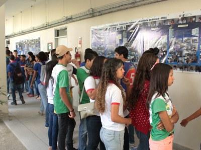 Estudantes do ensino médio durante atividades da Expofísica.