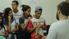 Alunos têm a oportunidade de aprender mais sobre a disciplina durante a exposição.