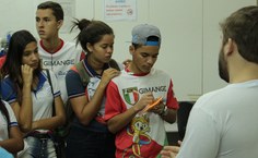 Alunos têm a oportunidade de aprender mais sobre a disciplina durante a exposição.