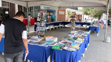 Feirão de Livros da Edufal entra na segunda semana com descontos de até 70%