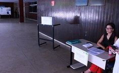 Mesa receptora de votos, que ficou localizada no hall do HU