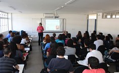 Professora Eliana Almeida apresentou um panorama sobre a presença da mulher na área da tecnologia