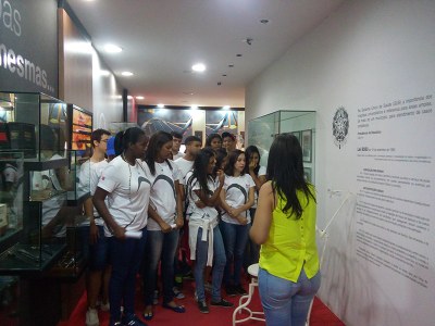 Alunos da Fundação Bradesco visitaram o Memorial do HU