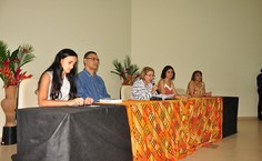 Reitora Valéria presidiu a mesa do Seminário