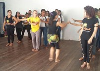 Alunos da Escola Bom Conselho participam de oficina com o grupo de dança tribal