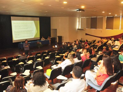 Pesquisadores de renome nacional, coordenadores de entidades, estudantes, professores e servidores participaram do seminário