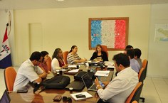 Reitora Valéria Correia se reuniu com representantes da gestão para definir as estratégias para o Restaurante Universitário em 2017