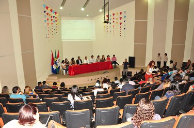 Participação da comunidade universitária durante a audiência pública Participação da comunidade universitária durante a audiência pública
