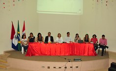 Mesa da 2ª Audiencia Pública mediada pela professora Suzana Barrios