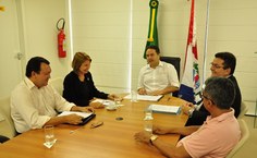 Renan Filho, recebeu, na manhã da última segunda feira (23), a reitora da Universidade Federal de Alagoas (Ufal), Valéria Correia, o diretor da Edufal,  presidente da Fapeal