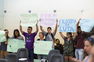 Ato em defesa da ciência reúne pesquisadores e gestores na ALE