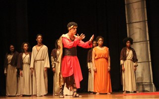 Édipo Rei: tragédia grega conquista o público na 8ª Bienal de Alagoas