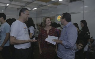 Gestão participa da primeira noite de lançamentos da Edufal na Bienal do Livro de Alagoas