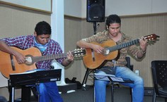 A execução dos instrumentos foi de um encantamento tal que ficou difícil para a plateia não se emocionar