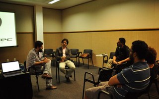 Precarização da Educação a Distância é debatida na Bienal