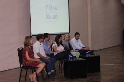 Mesa do evento discutiu "Como se Pensar Alagoas?" na Bienal do Livro (Foto - Cairo Martins) | nothing