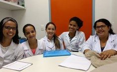 Lilka Marques, Amanda Aparecida, Monikelly Carmo, Aldenise, Mylena Abreu (Da esquerda para a direita) são as estudantes e fazem parte do projeto