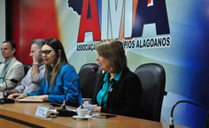 Valéria Correia pediu o apoio dos prefeitos para manter o transporte universitário