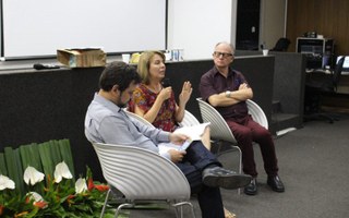 Reitora Valéria Correia e docentes conduzem discussão sobre Gramsci na Bienal