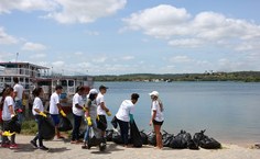 Ação recolheu o equivalente a 20 sacos de lixo com capacidade para 100 litros cada(Foto   Paulo Accioly)