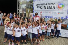 Empolgadas, as crianças aprovaram a Mostra de Cinema Infantil (Foto   Jônatas Medeiros)