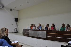 Curso debate impacto da pobreza no cenário educacional