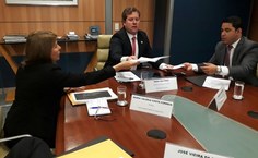 Reitora Valéria Correia entrega projetos ao ministro Max BEltrão