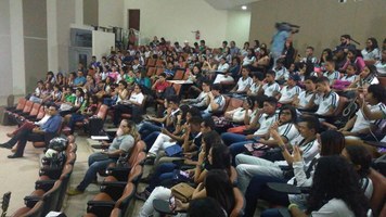 Oficina pedagógica debate juventude com estudantes do Ensino Médio
