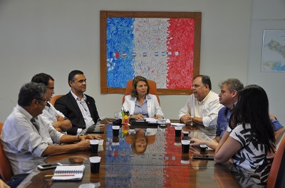 Representantes da gestão da Ufal se reuniram com o prefeito e o presidente da Câmara de Vereadores de Viçosa. Foto: Rafaela Oliveira | nothing