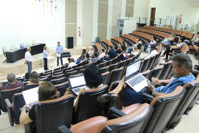 Participaram do seminário o Pró-reitor de Pesquisa e Pós-graduação,  Alejandro Fréry, a reitora da Ufal, Valéria Correia e o professor João Vicente Lima, representando a Fapeal. Foto: Naísia Xavier