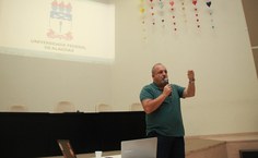 Professor convidado, Francisco Cribari Neto, avaliador. Foto: Naísia Xavier