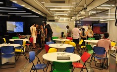 Ambiente interno do caminhão da IBM Brasil